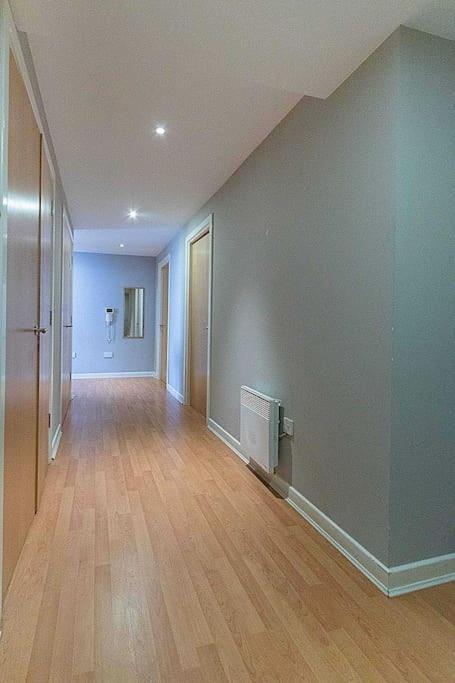 Modern 2 Bed Apartment With Stunning Seaside View EDI Exterior photo