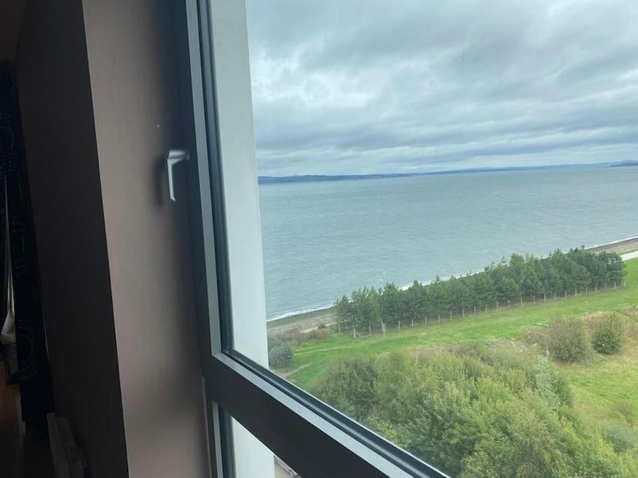Modern 2 Bed Apartment With Stunning Seaside View EDI Exterior photo