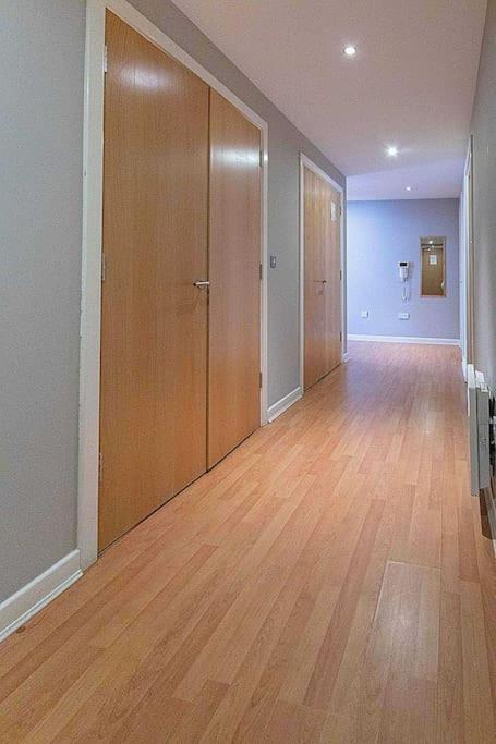 Modern 2 Bed Apartment With Stunning Seaside View EDI Exterior photo