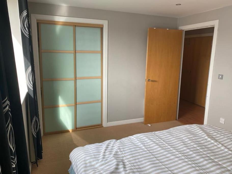 Modern 2 Bed Apartment With Stunning Seaside View EDI Exterior photo