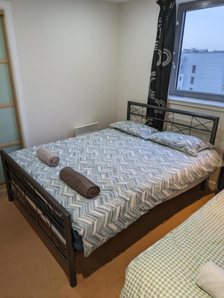 Modern 2 Bed Apartment With Stunning Seaside View EDI Exterior photo
