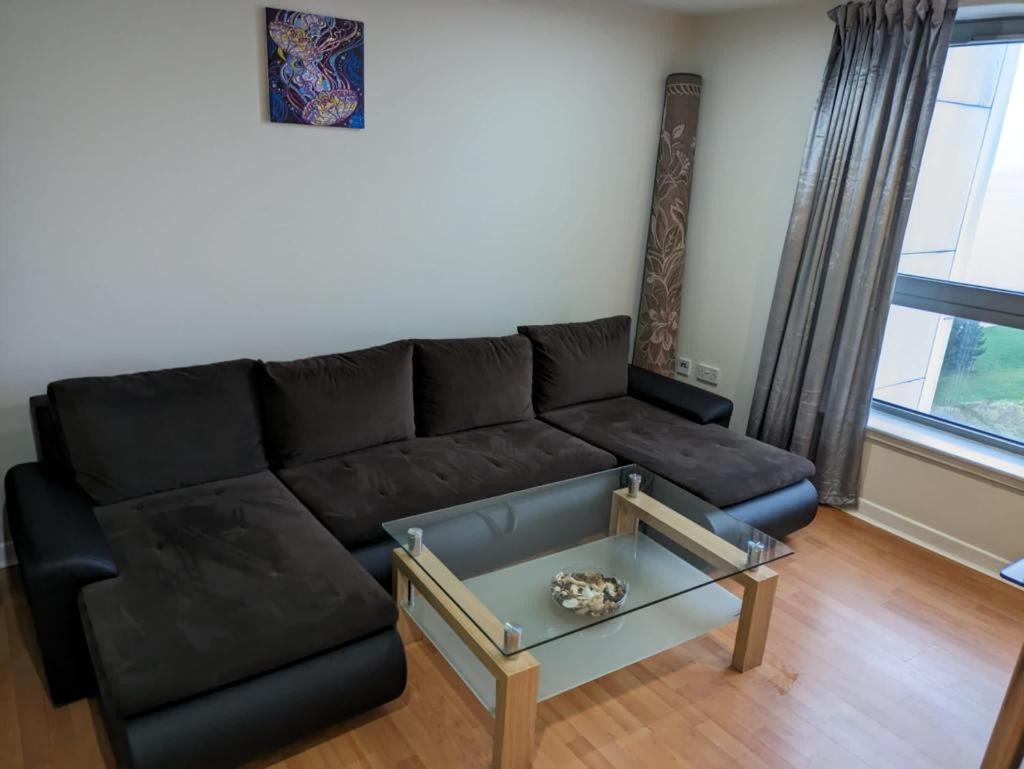 Modern 2 Bed Apartment With Stunning Seaside View EDI Exterior photo