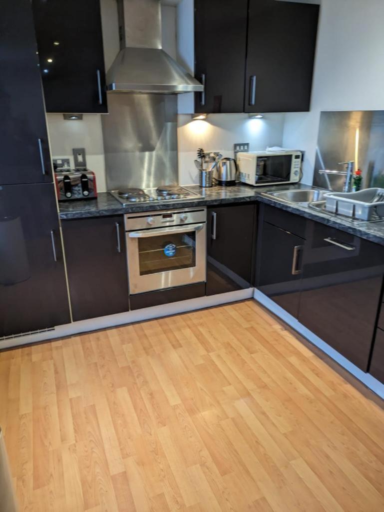 Modern 2 Bed Apartment With Stunning Seaside View EDI Exterior photo